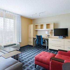 One-Bedroom Queen Suite
